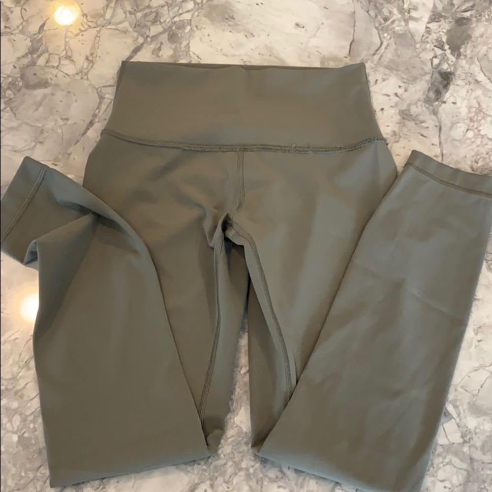 Lululemon WunderUnder, 28” sage size 4